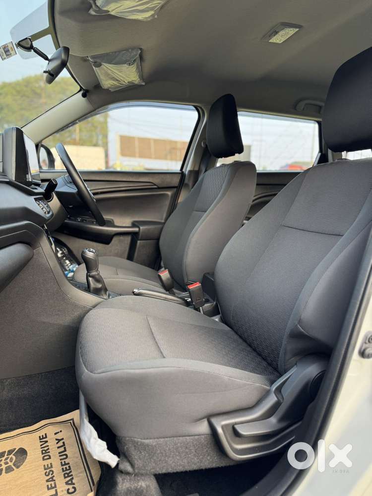 Maruti Suzuki Brezza 1.5 Lxi Smart Hybrid, 2024, Petrol