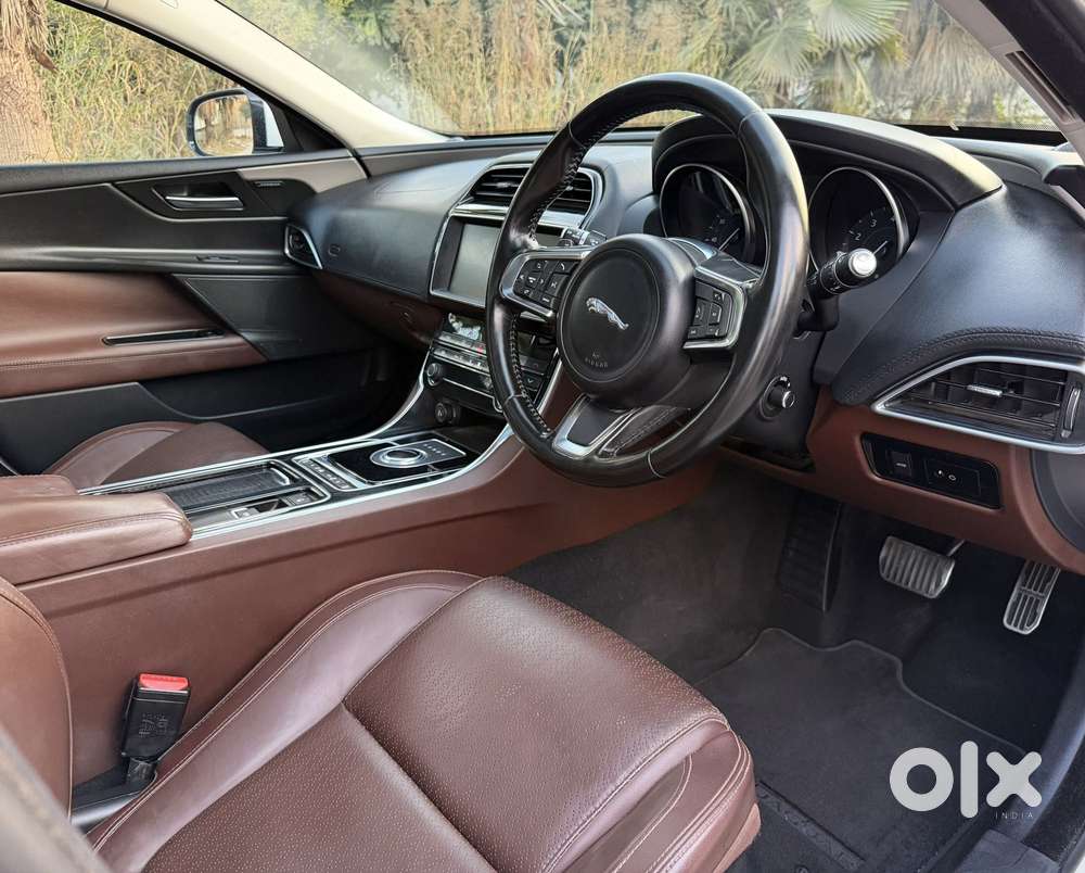 Jaguar Xe Portfolio, 2019, Petrol