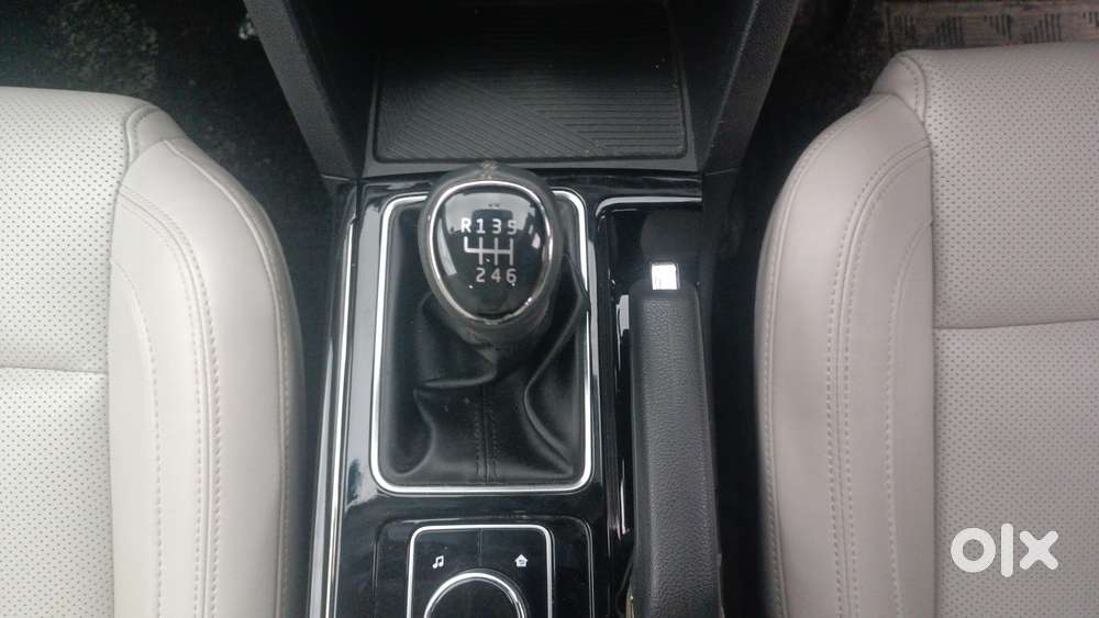 Mahindra Xuv700 2.0 Ax 7 Petrol Mt Str, 2024, Petrol