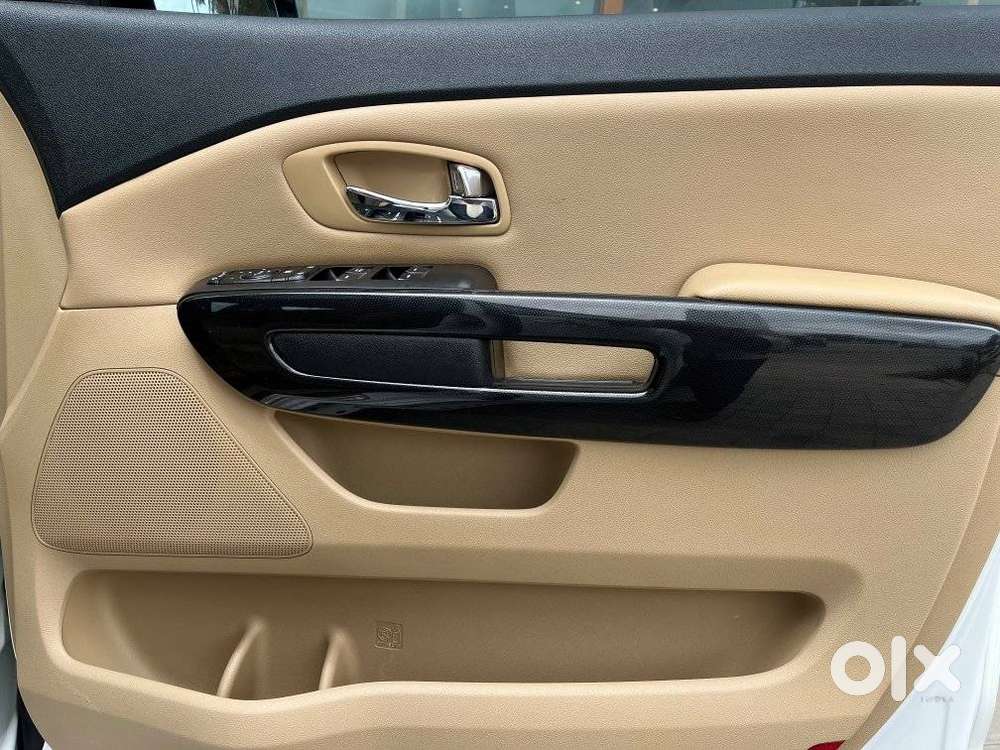 Kia Carnival Premium, 2021, Diesel
