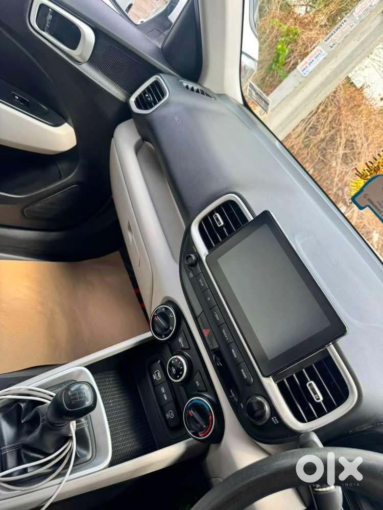 Hyundai Venue Petrol 2024