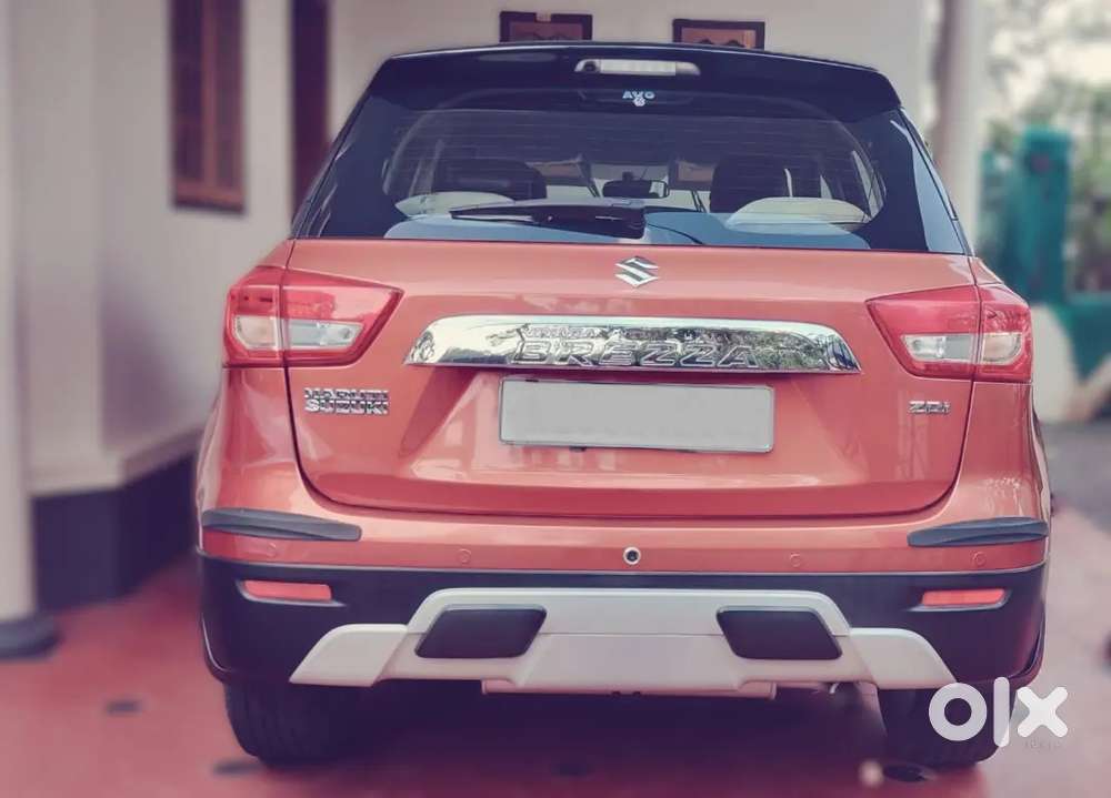 Maruti Suzuki Vitara Brezza Zdi 2017 In Red And Black Dual Tone.