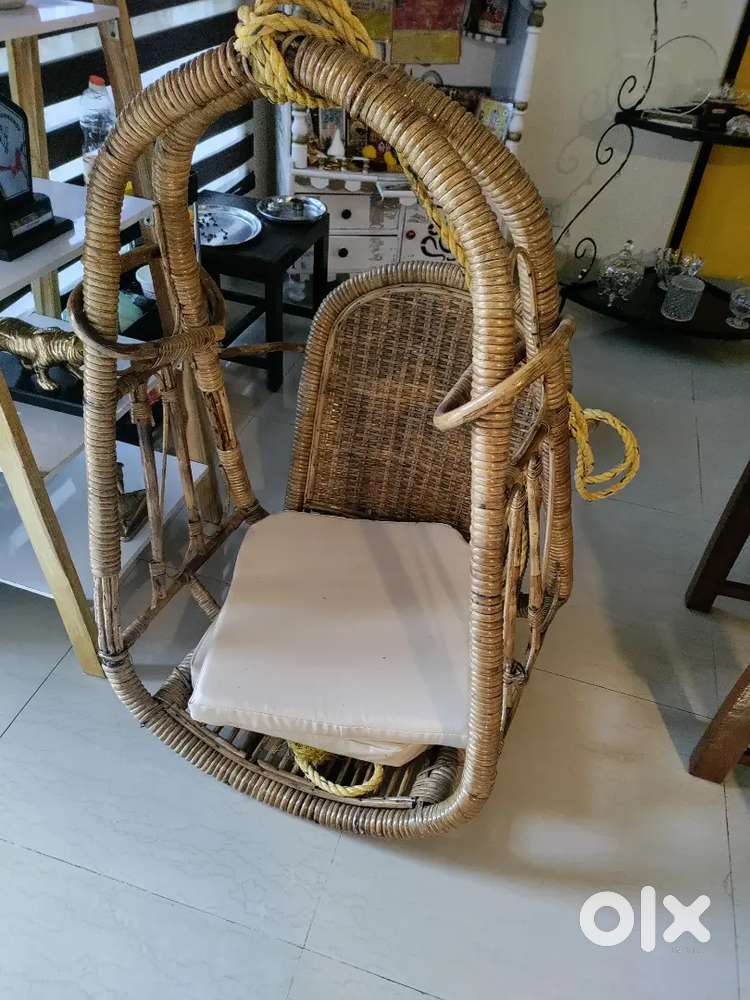 Hanging jhula chair