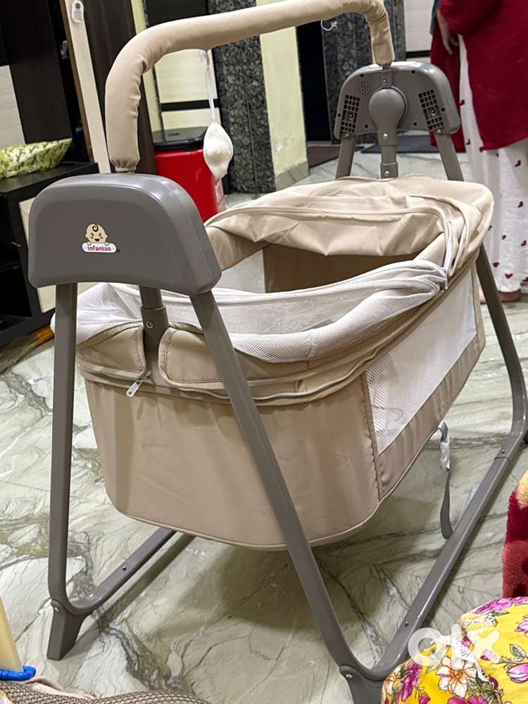 Electric swing cradle