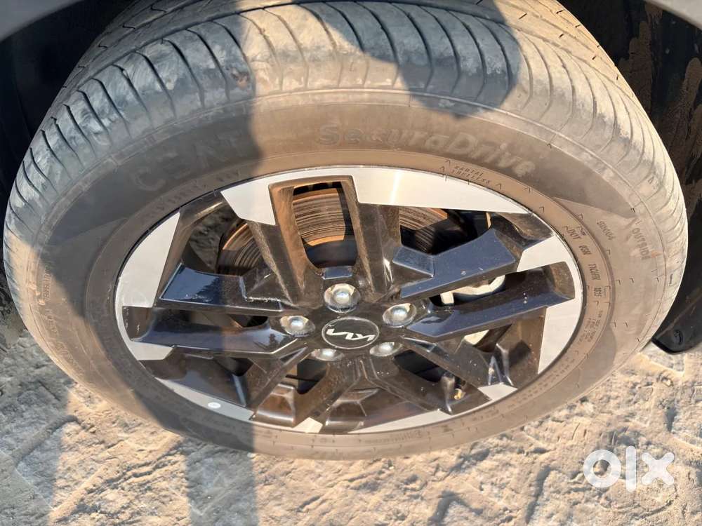 Kia Carens Clavis, 2025, Petrol