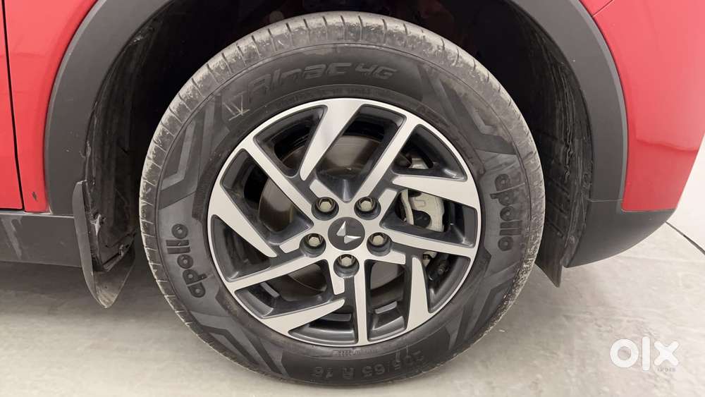 Mahindra Xuv300 1.2 W8 (o) Amt Petrol, 2022, Petrol