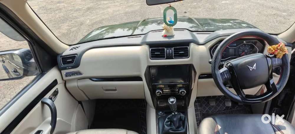 Mahindra Scorpio S11