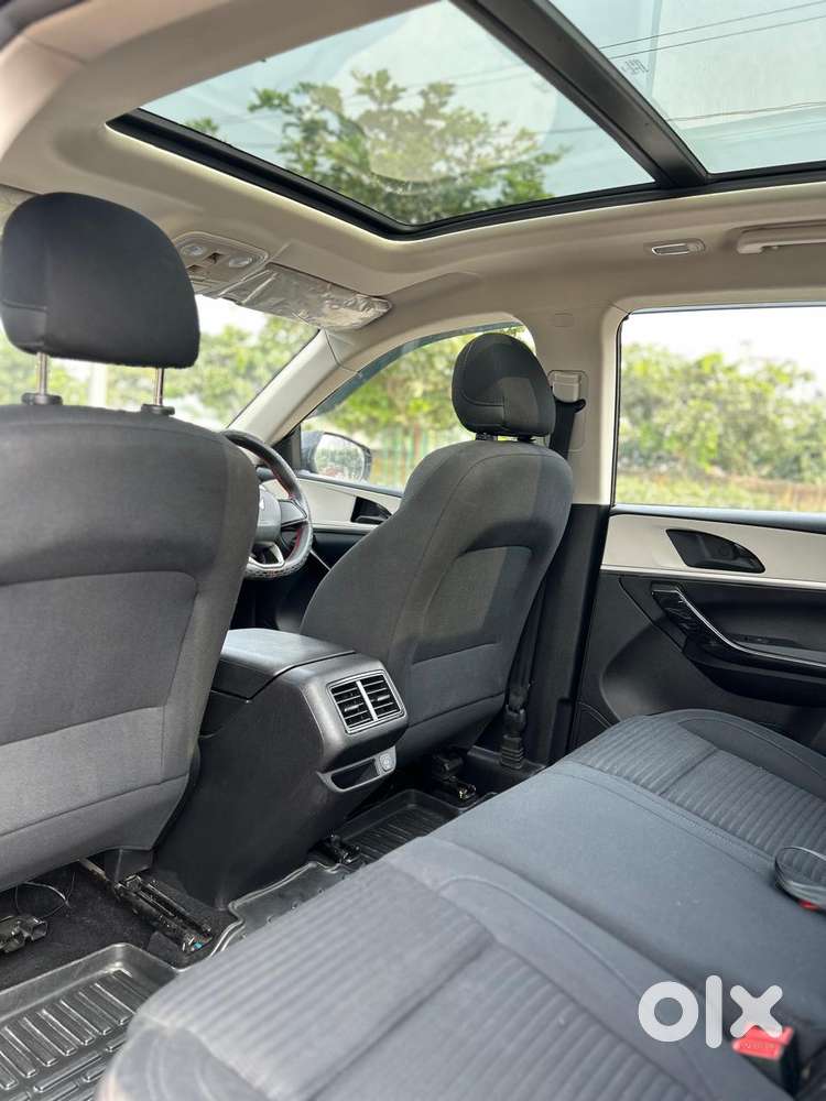 Mahindra Xuv700 2.2 Ax 5 Diesel At 7 Str, 2023, Diesel