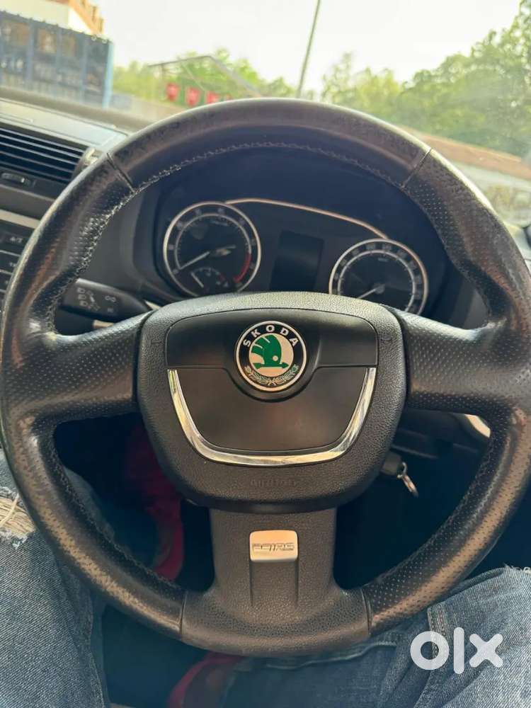 Skoda Laura 1.8 Vrs 2012 Model
