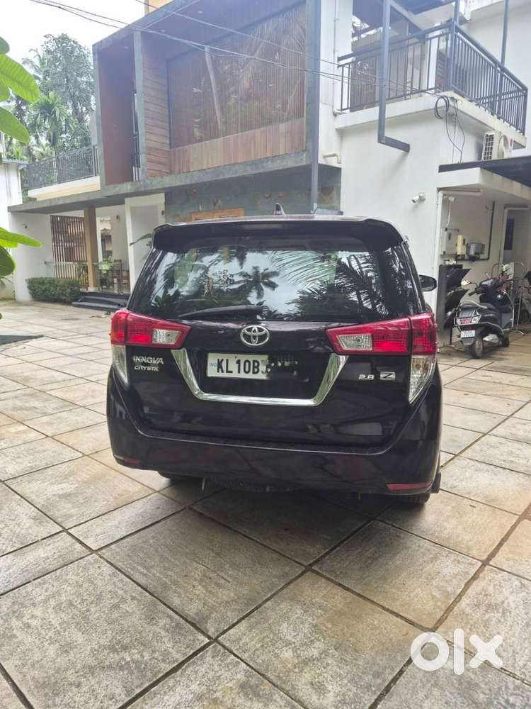 Innova Crysta 2.8z