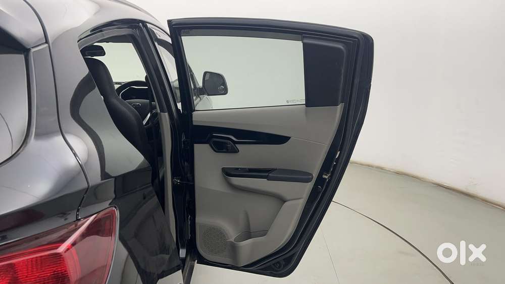Mahindra Kuv 100 2016-2017 Mfalcon G80 K8, 2016, Petrol