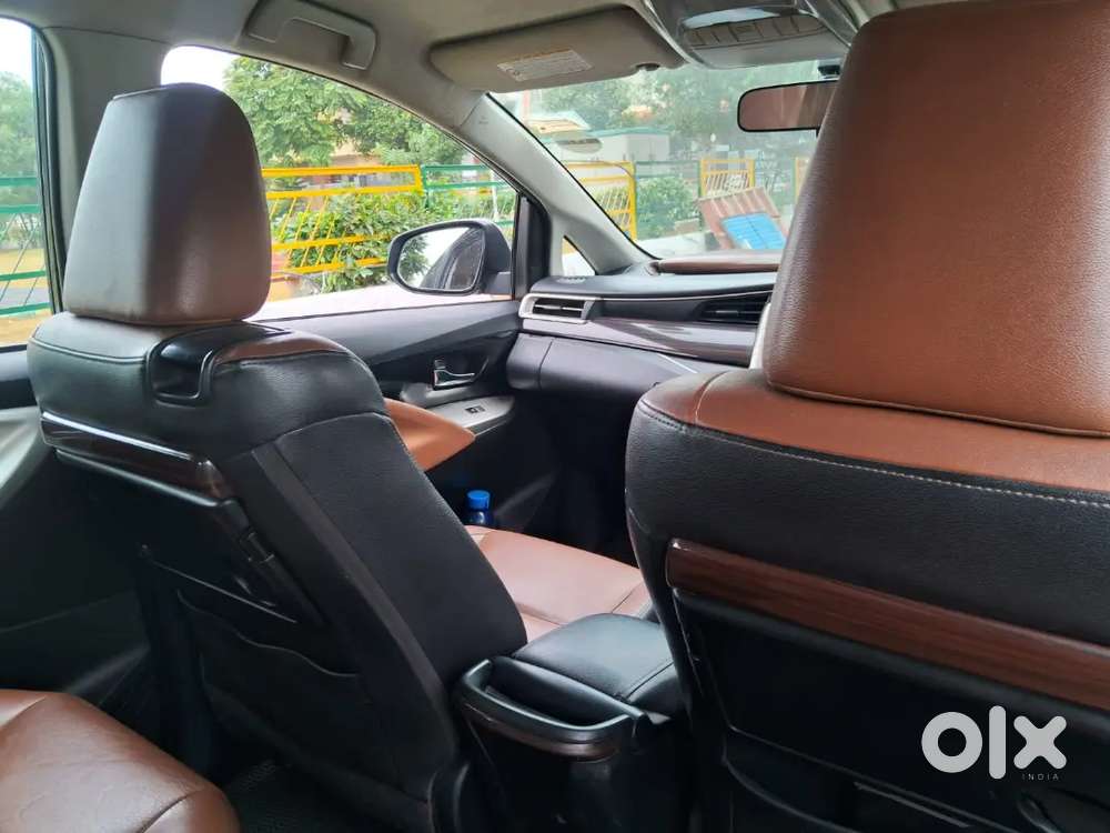 Innova Crysta 2.8 Professor Car Very Good Family