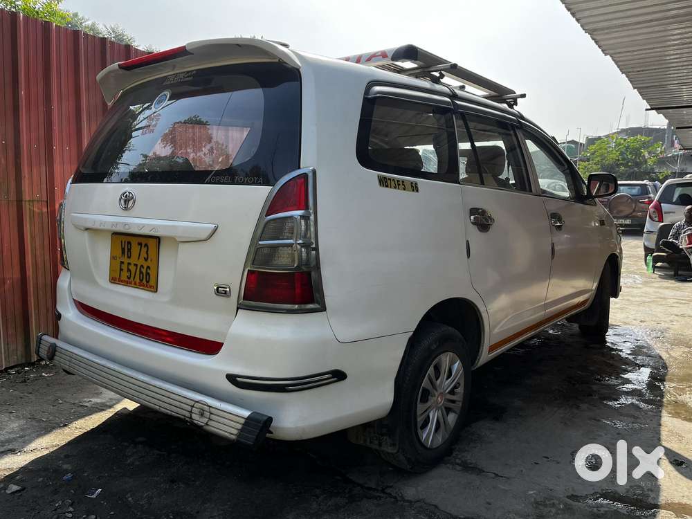 Toyota Innova 2.5 G (diesel) 8 Seater Bs Iv, 2015, Diesel