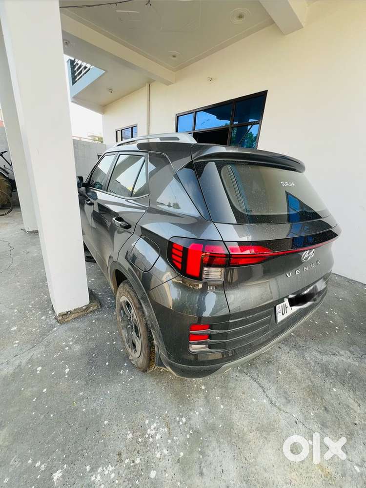 Hyundai Venue 2025 Cng  9000 Km Driven