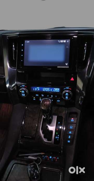 Toyota Vellfire 2.5 Executive Lounge, 2022, Petrol