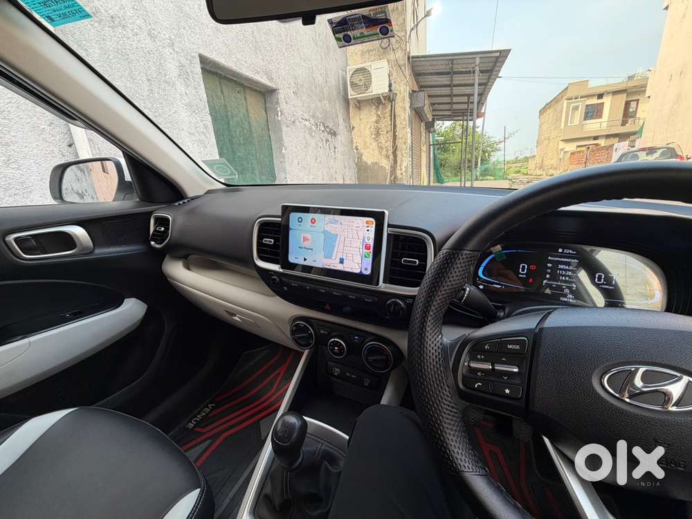 Hyundai New Venue 2025 Petrol 10500 Km Driven