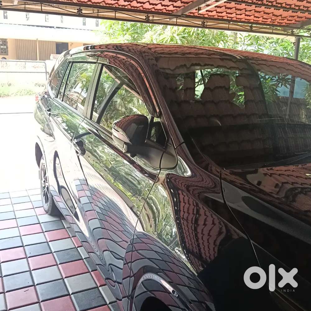 Toyota Innova Hycross 2.0 Petrol 2024