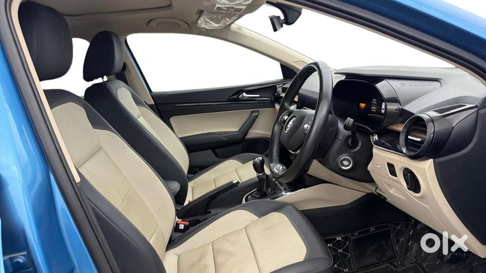 Skoda Slavia Style 1.0l Tsi Mt, 2023, Petrol