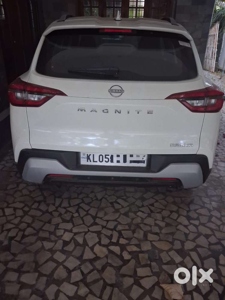 Nissan Magnite 1.0 Xv Premium, 2025, Petrol