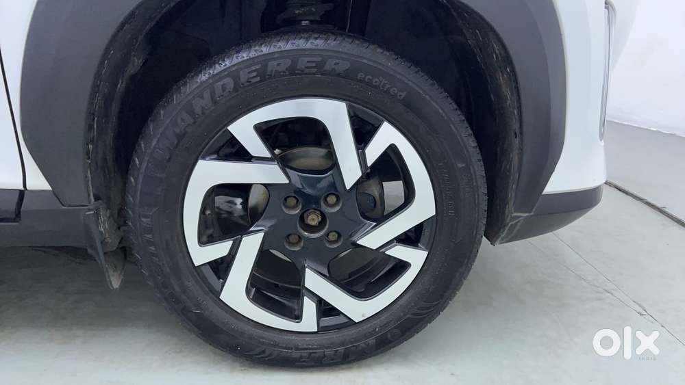 Nissan Magnite 1.0 Xv, 2022, Petrol