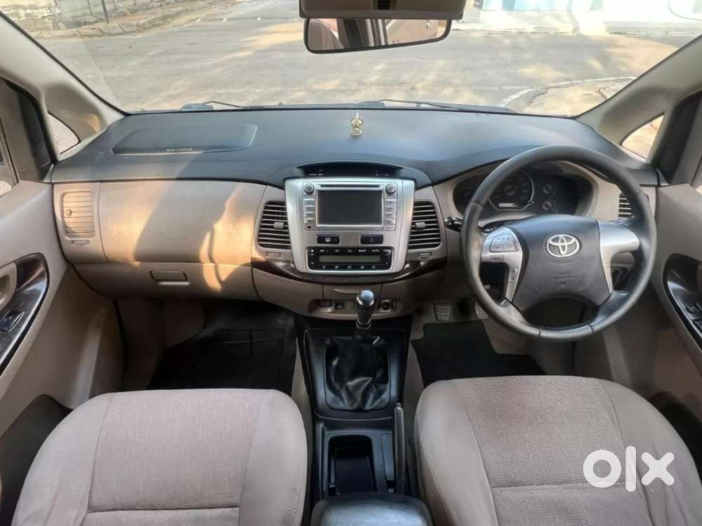 Toyota Innova 2009-2011 2.5 Vx 8 Str Bsiv, 2010, Diesel