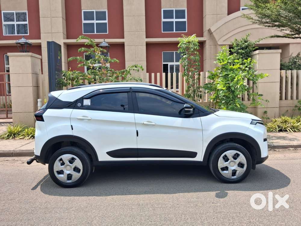 Tata Nexon Pure 1.2 Revotron Petrol 6 Mt, 2026, Petrol