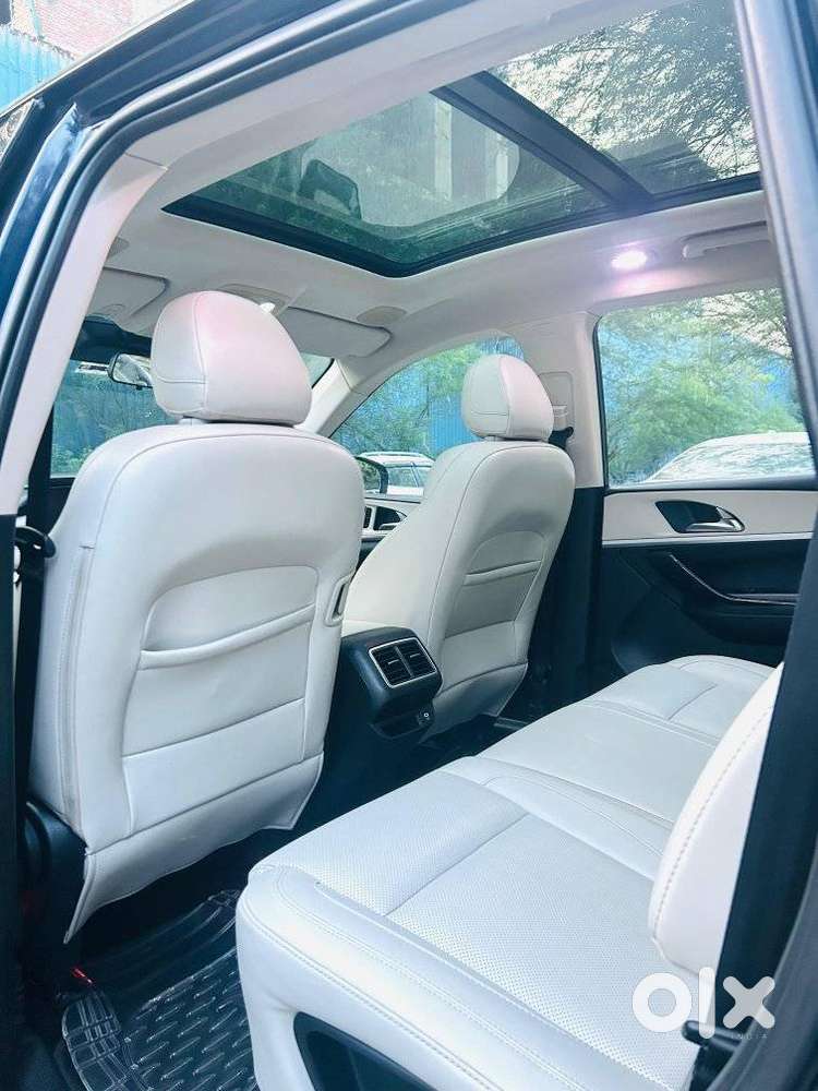 Mahindra Xuv700 2.0 Ax 7 Petrol At Str, 2022, Petrol