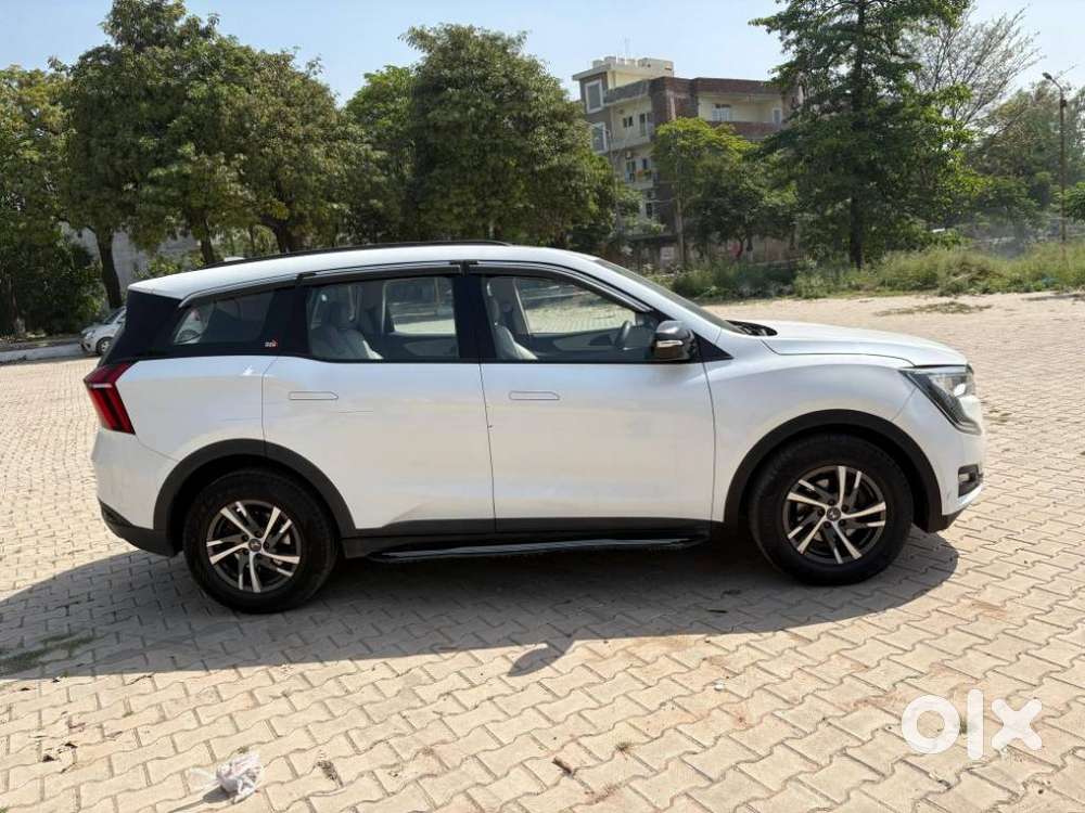 Mahindra Xuv700 2.2 Ax 5 Diesel At Str, 2022, Diesel