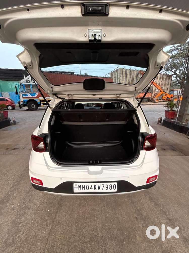 Hyundai Venue 2021 Diesel Well Maintained