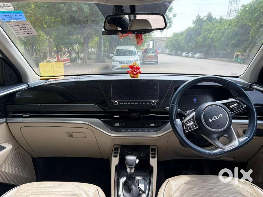 Excellent Condition Under Warranty 2023 Petrol Kia Carens