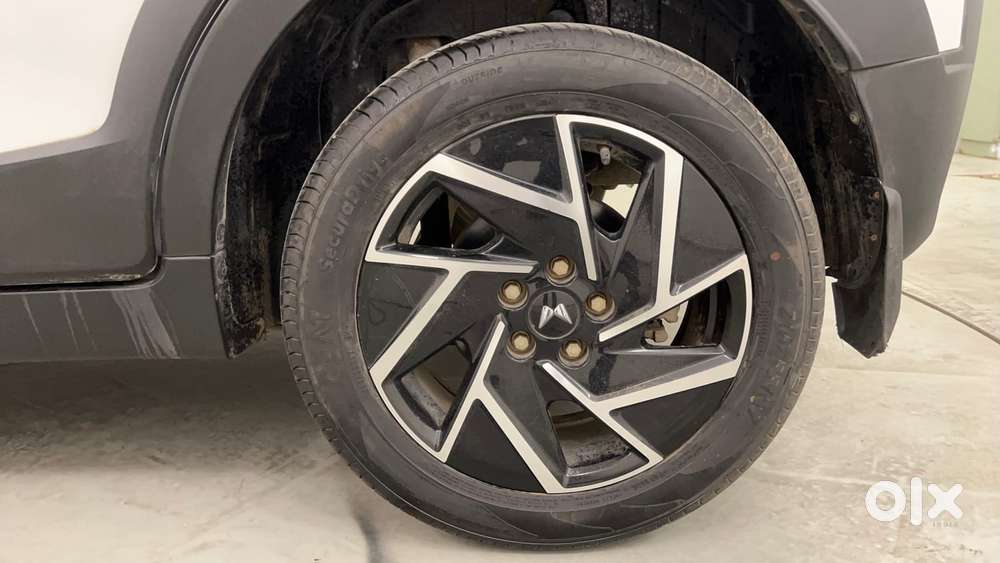Mahindra Xuv 3xo Ax7l Petrol Mt, 2024, Petrol