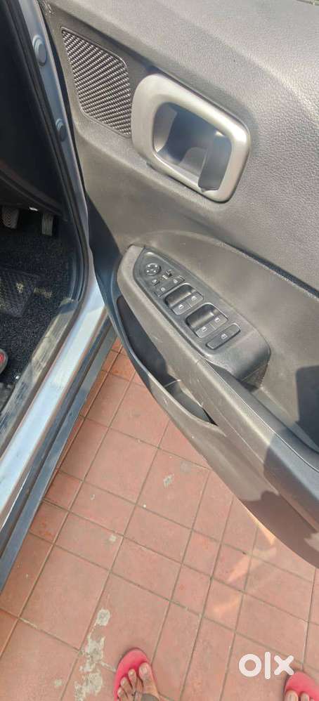 Hyundai Venue 2020 Petrol Well Maintained