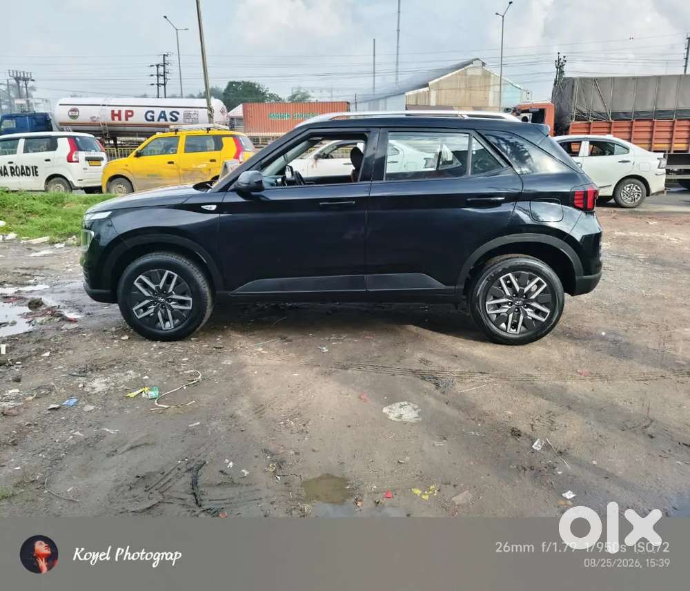 Hyundai Venue 1.0 S 2024 Km Driven