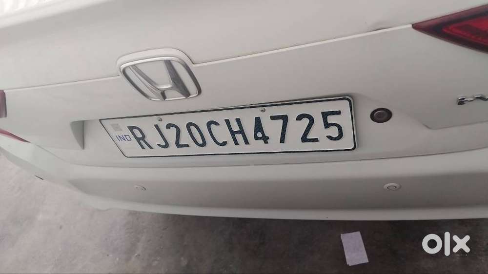 White Honda Amaze In Excellent Condition