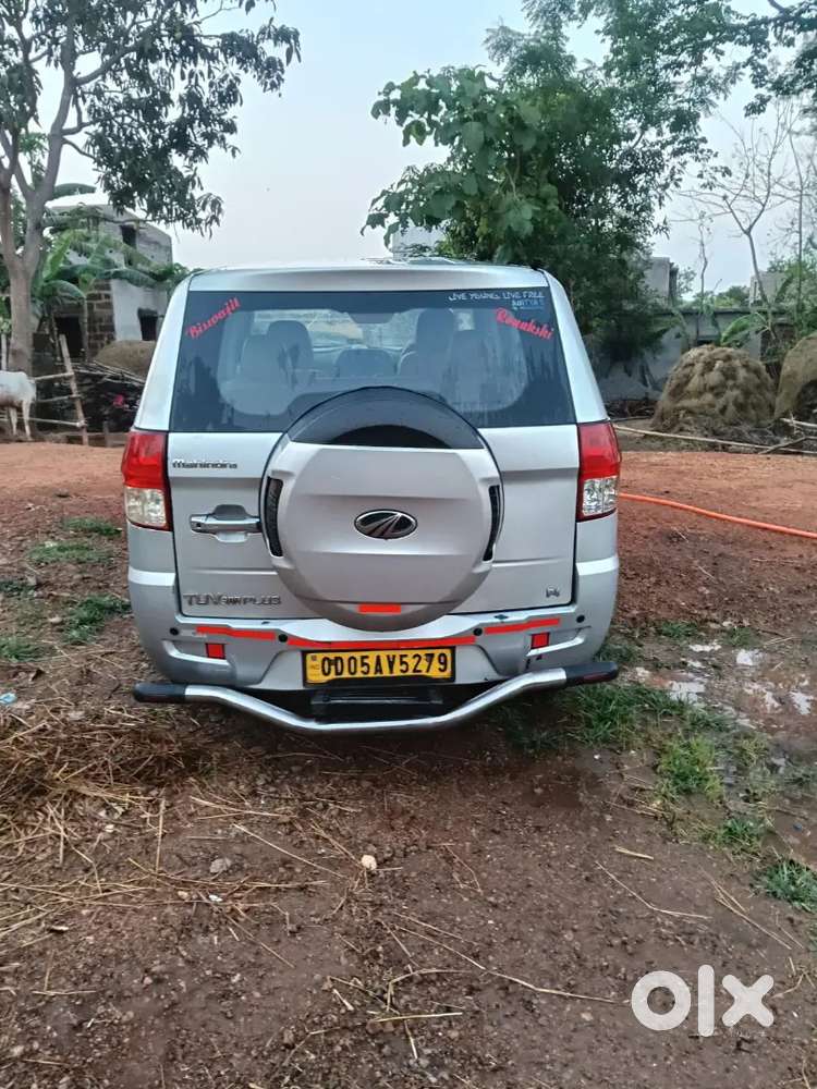 Mahendra Tuv 300 Plus