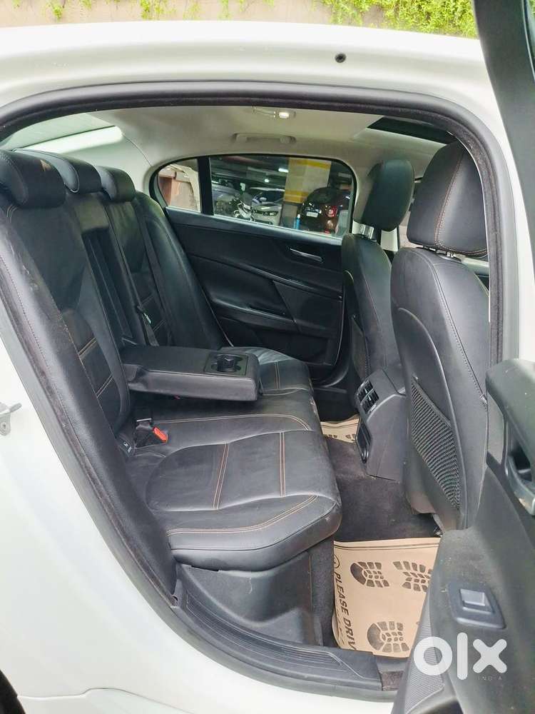 Jaguar Xe Prestige, 2017, Petrol