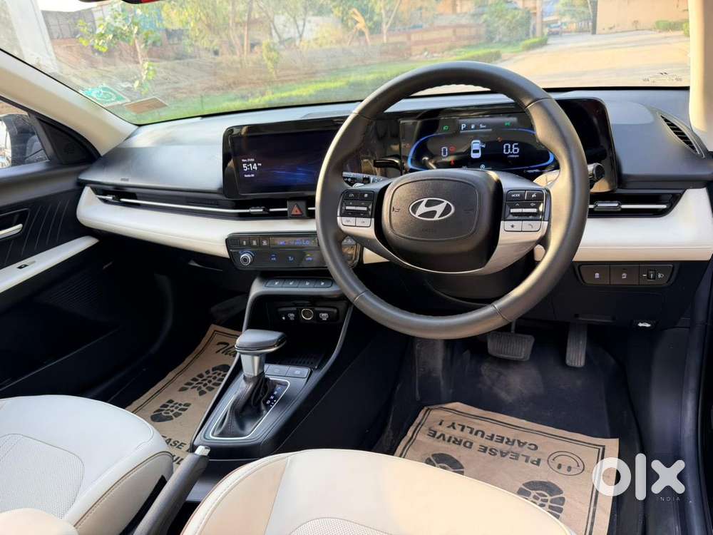 Hyundai Verna Sx (o) 1.5 Vtvt Ivt [2023 - 2026], 2025, Petrol