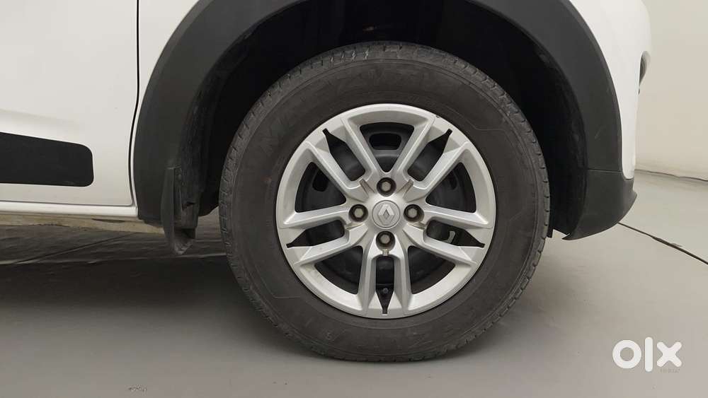 Renault Triber Rxt, 2023, Petrol