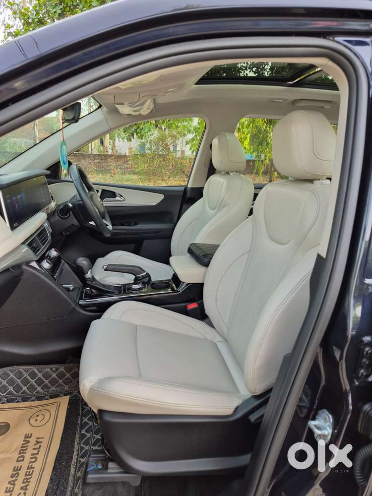 Mahindra Xuv700 2.2 Ax 7 Diesel At Str, 2023, Diesel