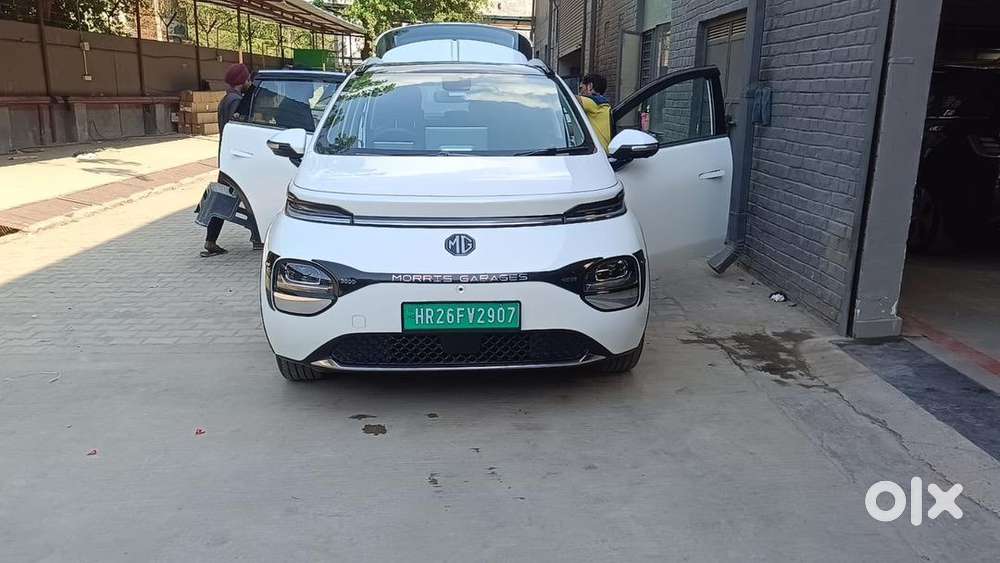 Top Model White Colour In Mint Condition For Immediate Sell 14 Lac