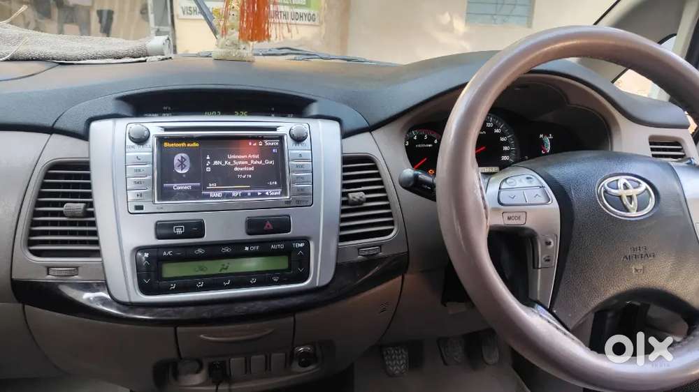 Toyota Innova 2015
