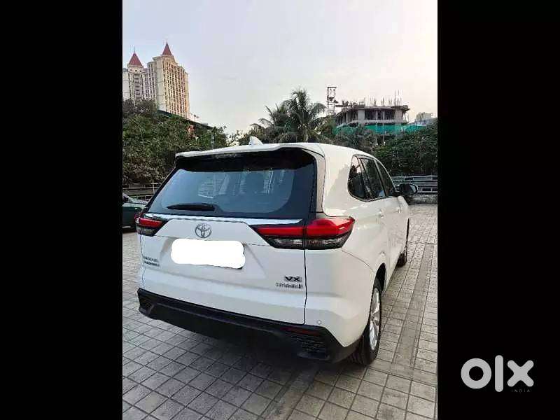Toyota Hycross 2023