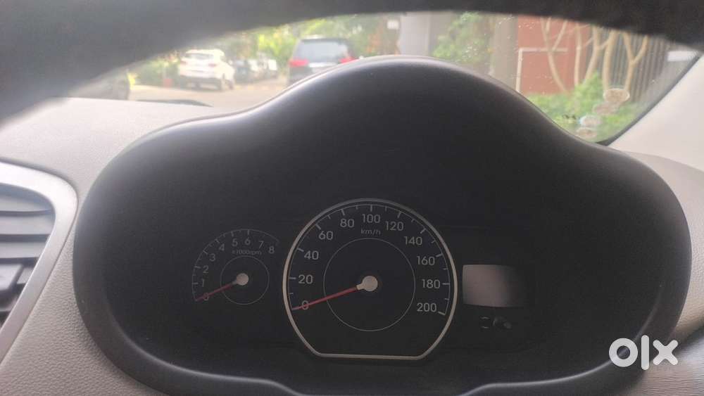 Hyundai I10 Gls 2011  Owner Living Abroad  Very Less Km Driven