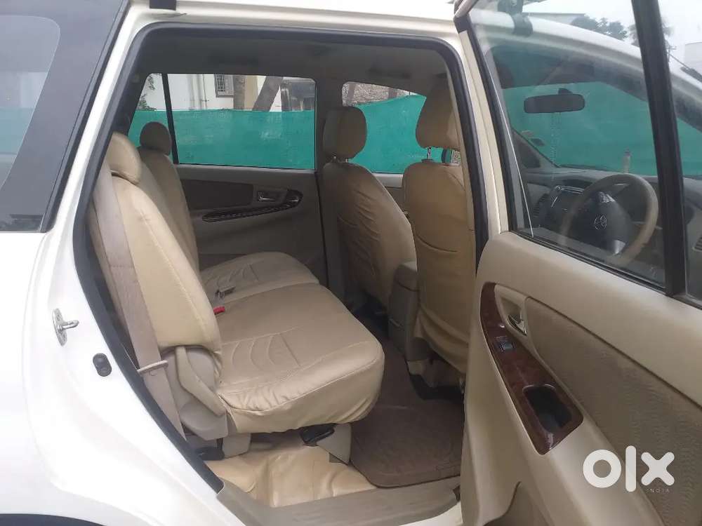 Toyoto Innova White Color