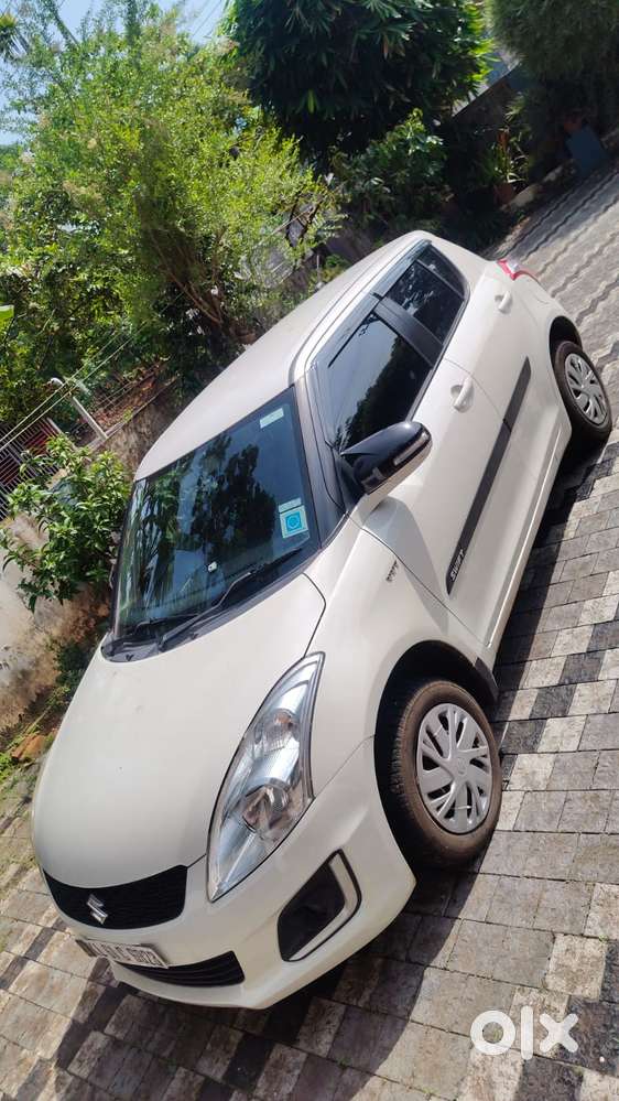 Maruti Suzuki Swift Vxi + Manual, 2017, Petrol