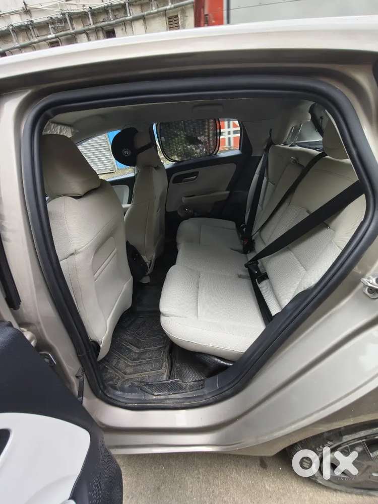 Tata Altroz Creative Petrol Automatic 2025