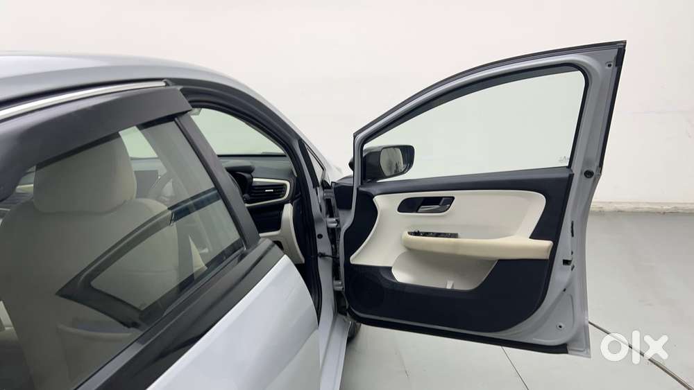 Tata Altroz Xe Petrol, 2025, Petrol