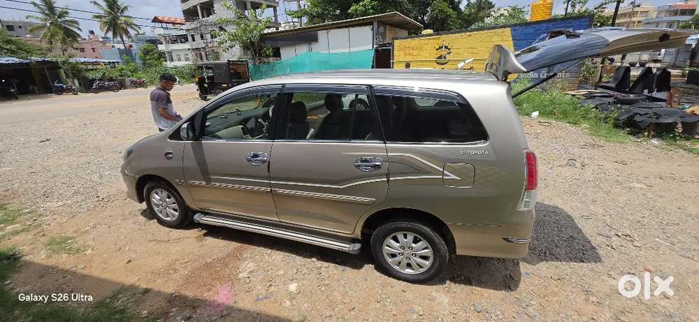 Showroom Maintained
Toyota Innova
