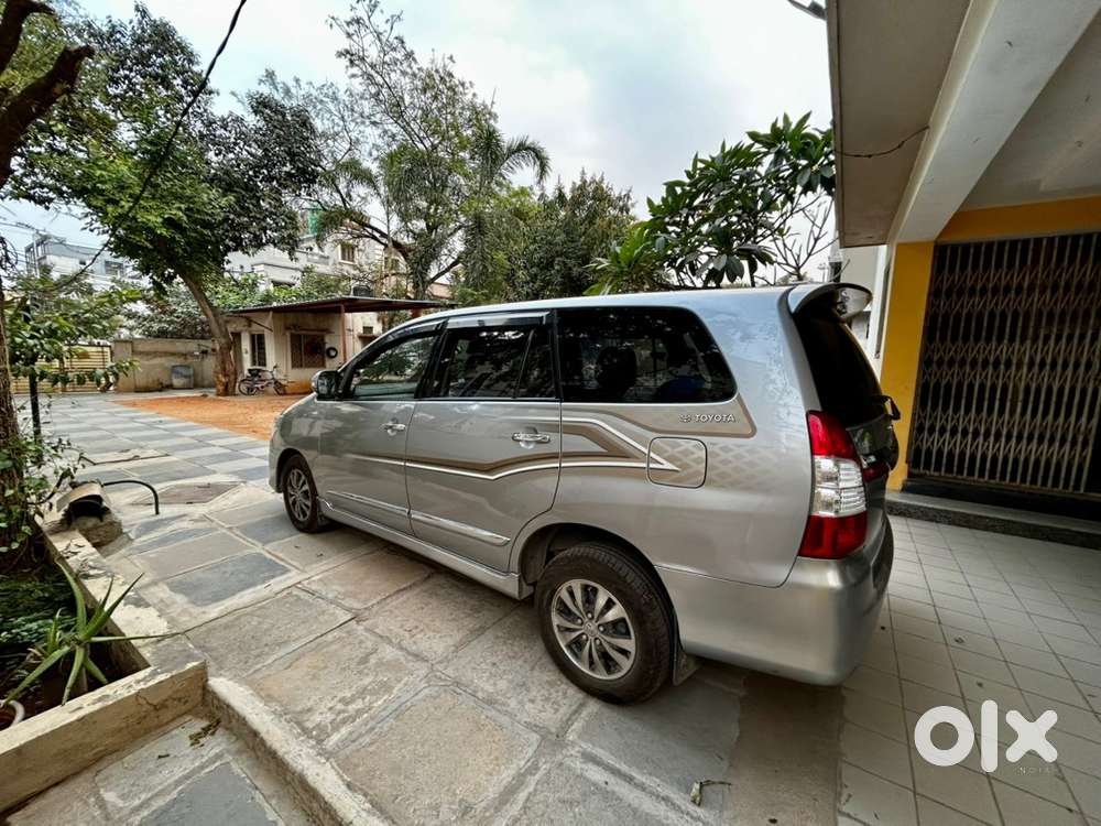 Innova 2.5z Top End - Original Toyota Leather Seats - Well Maintained