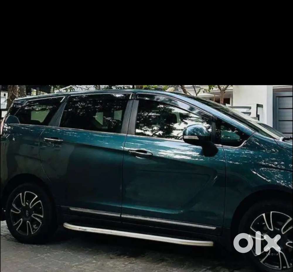 Mahindra Marazzo M8 2018